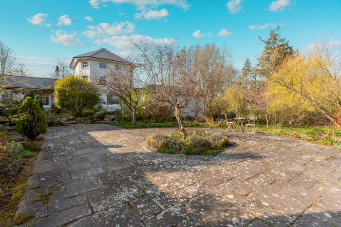 2 Bedroom Flat For Sale In Hamstead Marshall, Berkshire, RG20