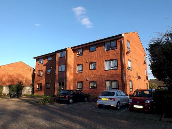 1 Bedroom Apartment To Rent In Slough, Berkshire, SL3