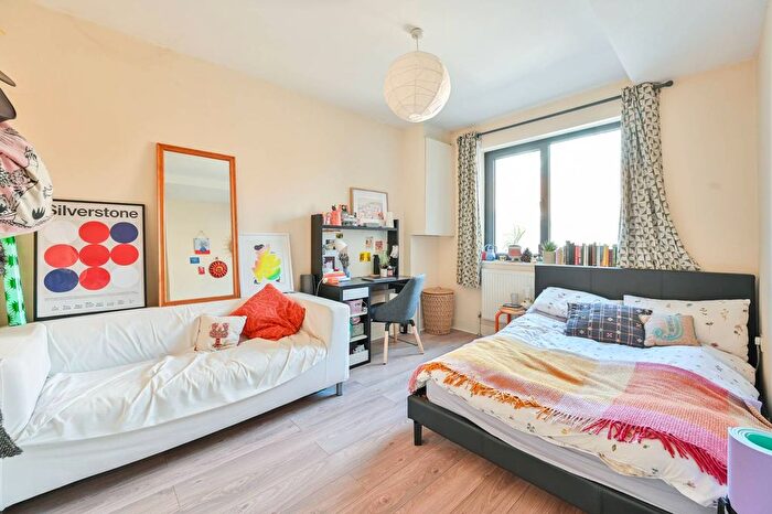 3 Bedroom Flat For Sale In Queens Road, Peckham, London, SE15