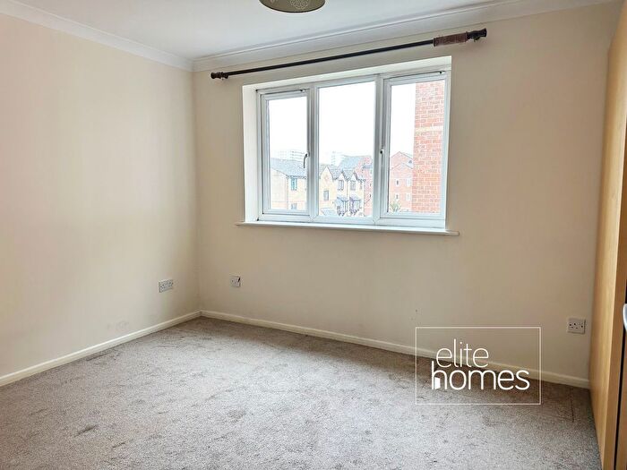 1 Bedroom Flat To Rent In Linwood Crescent, Enfield, EN1