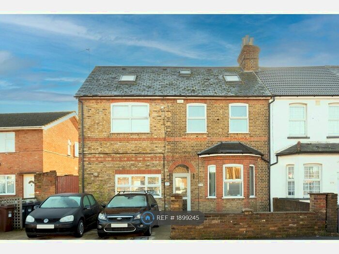 1 Bedroom Flat To Rent In Hatton Road, Bedfont, TW14