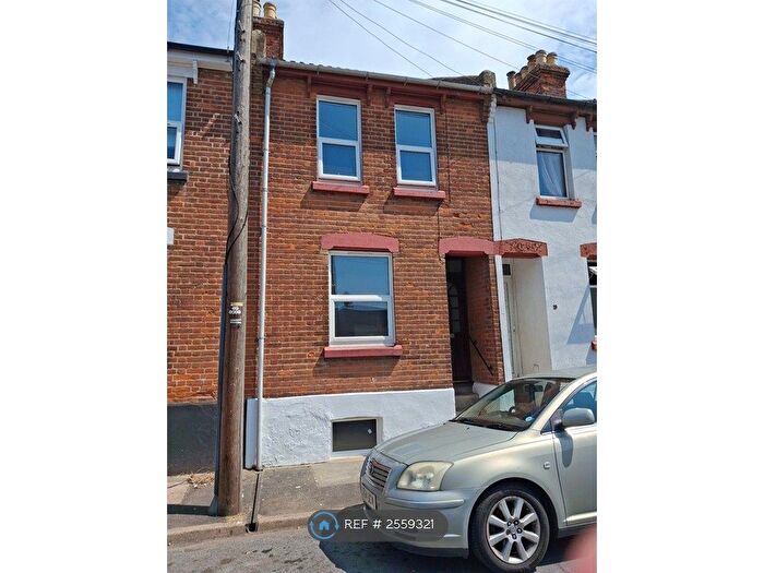 4 Bedroom Terraced House To Rent In First Avenue, Chatham, ME4