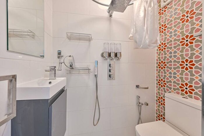 Studio To Rent In Mora Road, Cricklewood, London, NW2