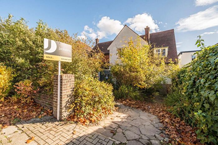4 Bedroom Detached House For Sale In Streatham Common South, Streatham, SW16