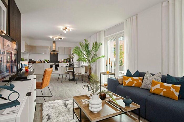 2 Bedroom Apartment For Sale In Grosvenor Road, St. Albans, AL1