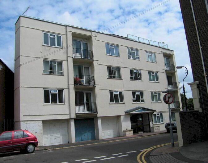 2 Bedroom Flat To Rent In Hyde Road, Eastbourne BN21