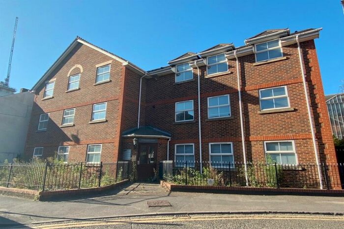 2 Bedroom Apartment To Rent In Stanshawe Court, Stanshawe Road, Reading, RG1