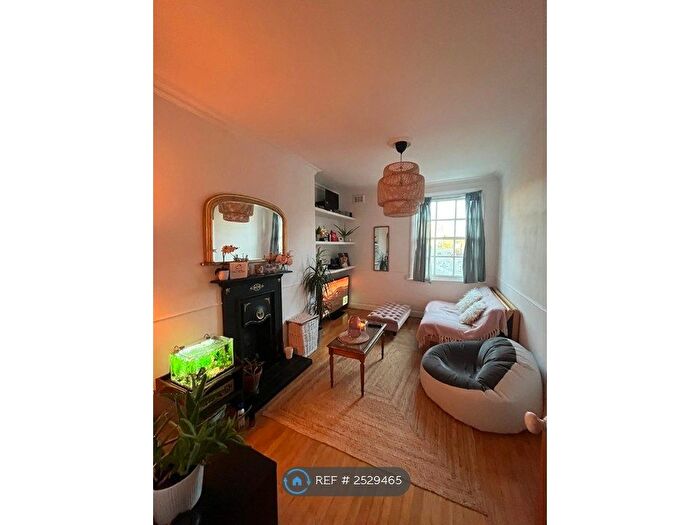 2 Bedroom Flat To Rent In Stoke Newington, London, N16