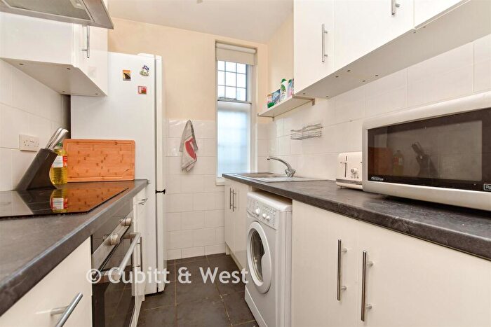 1 Bedroom Flat For Sale In Addiscombe Road, Croydon, Surrey, CR0