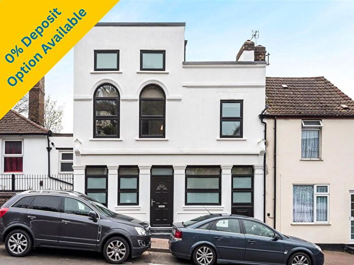 Property To Rent In Chatham Hill, Chatham, Kent, ME5