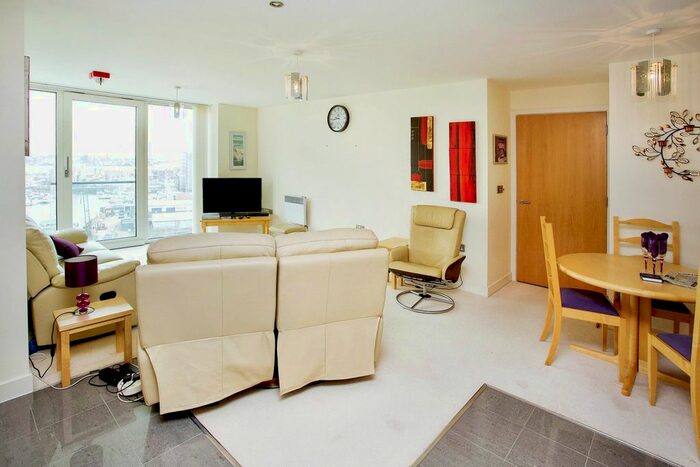 2 Bedroom Flat For Sale In Rope Quays, Gosport, PO12