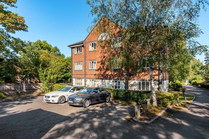 2 Bedroom Flat To Rent In Queens Walk, London, W5