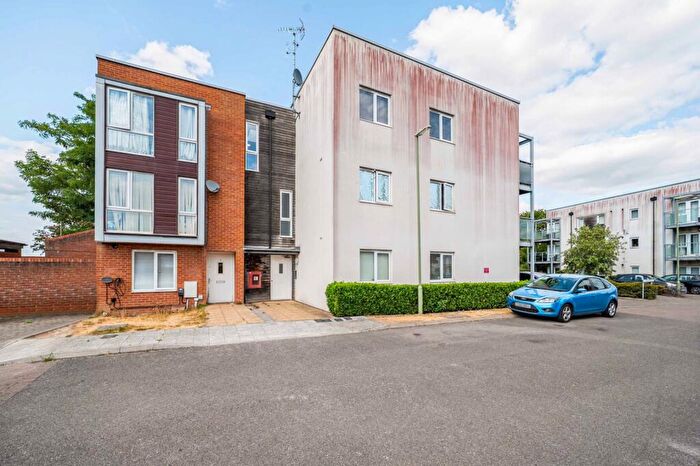 2 Bedroom Apartment For Sale In Wylie Gardens, Basingstoke, Hampshire, RG24