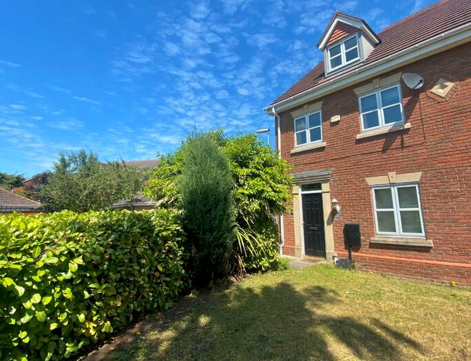 4 Bedroom Semi-Detached House To Rent In Langford Gardens, Grantham, NG31