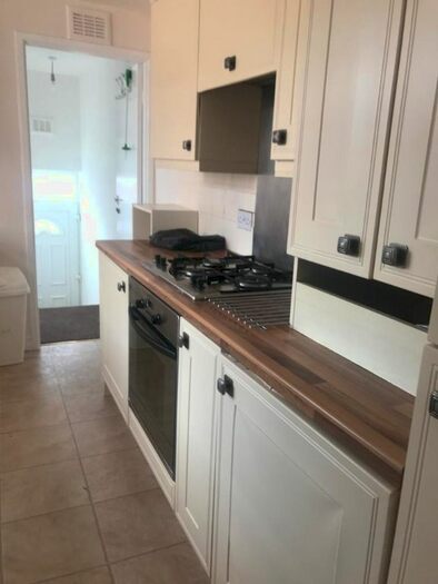 3 Bedroom Flat To Rent In Kelvin Grove, Sandyford, Newcastle Upon Tyne, NE2