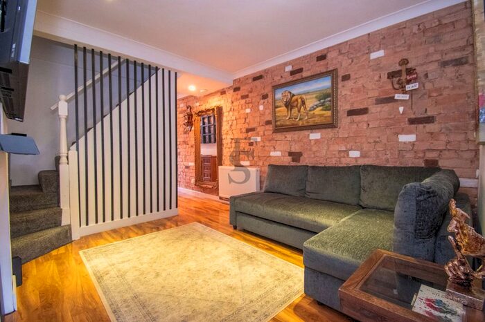 3 Bedroom Terraced House For Sale In Denmark Road, Leicester, LE2