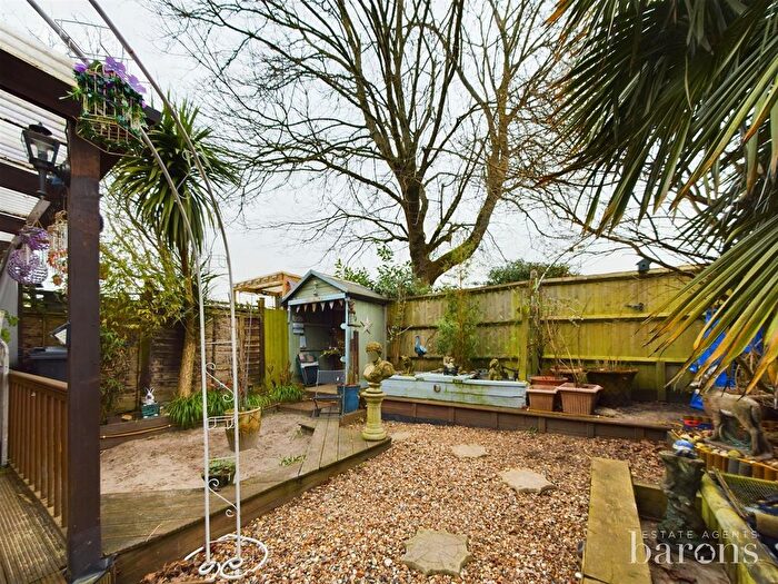 4 Bedroom Terraced House For Sale In Cotswold Close, Buckskin, Basingstoke, RG22