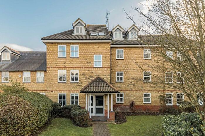 2 Bedroom Flat To Rent In Alfred Close, Chiswick, W4