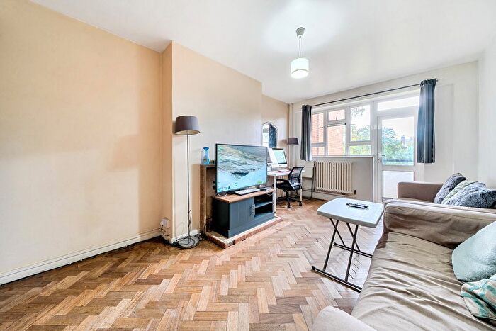 2 Bedroom Flat For Sale In Broughton Road, London, W13