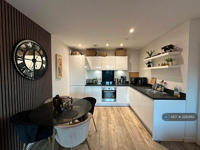 1 Bedroom Flat To Rent In Pitsford House, New Malden, KT3