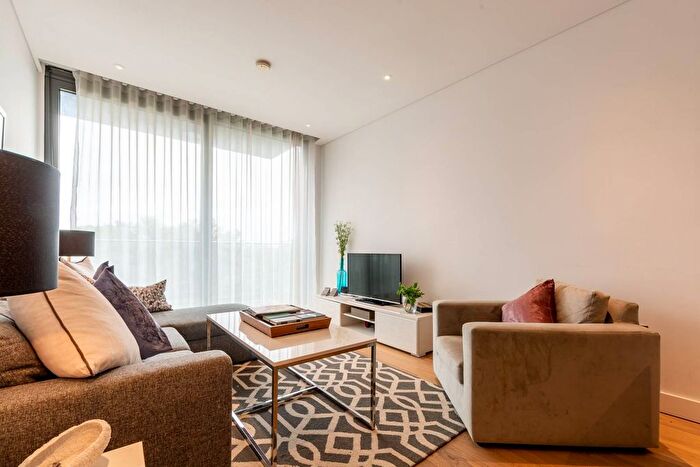 2 Bedroom Flat To Rent In Plaza Gardens, Putney, London, SW15