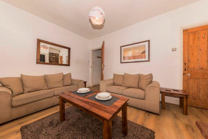 4 Bedroom House To Rent In York Road, Canterbury, CT1