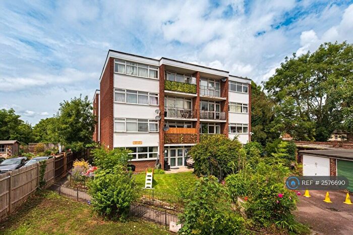 2 Bedroom Flat To Rent In Tower Hill, Brentwood, CM14
