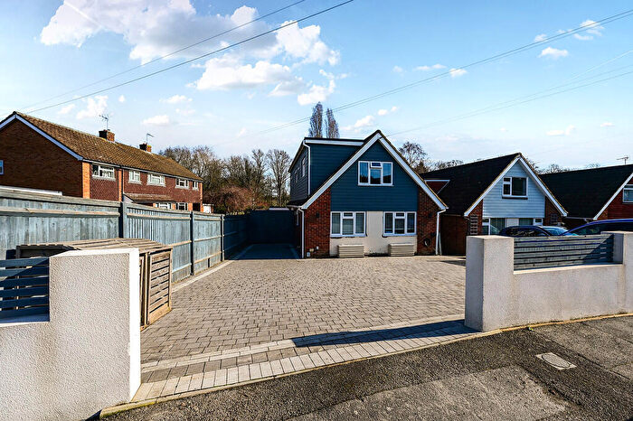 4 Bedroom Chalet For Sale In Oakfield Road, Blackwater, GU17