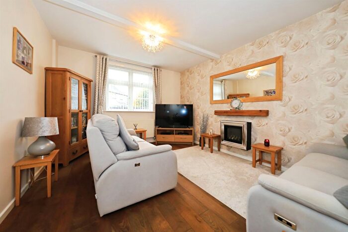 2 Bedroom Detached Bungalow For Sale In Hoo Road, Kidderminster, DY10