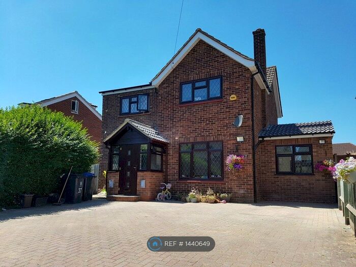 4 Bedroom Detached House To Rent In Lent Rise Road, Burnham, Slough, SL1