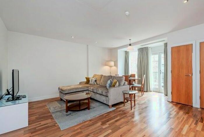 2 Bedroom Flat To Rent In Baker Street, Marylebone, London, NW1