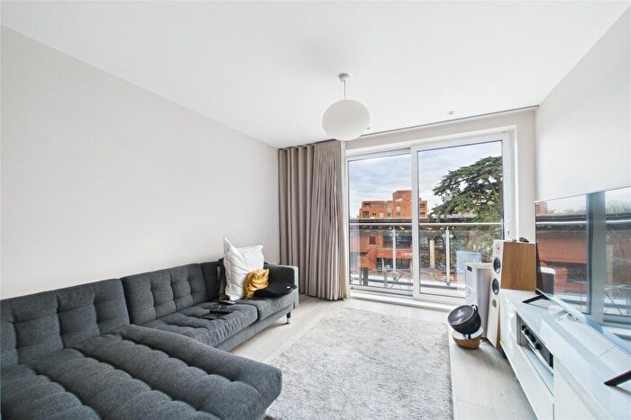 2 Bedroom Apartment To Rent In St. Ives Road, Maidenhead, Berkshire, SL6