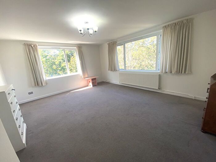 2 Bedroom Flat To Rent In Tenterden Grove, London, NW4