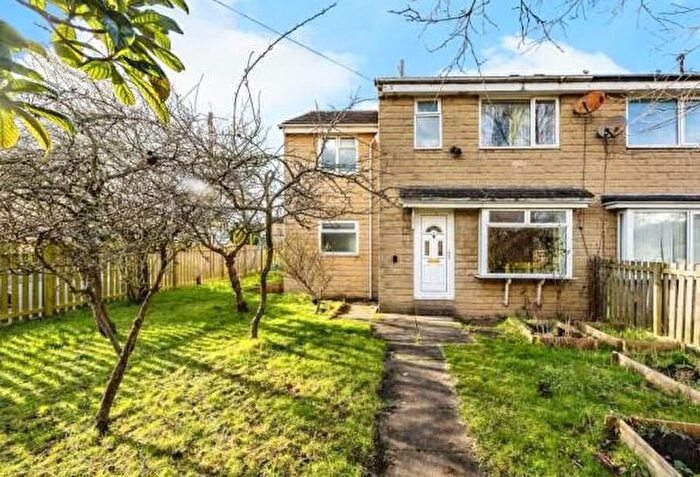 4 Bedroom Property To Rent In Thistle Close, Huddersfield, HD2