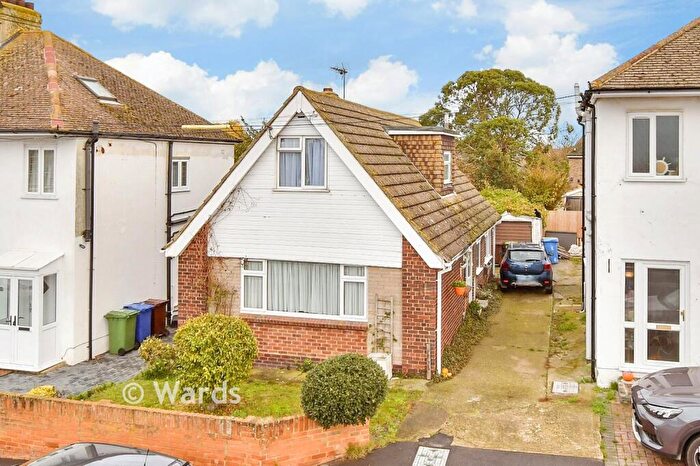 3 Bedroom Chalet For Sale In Belgrave Road, Minster-On-Sea, Sheerness, Kent, ME12