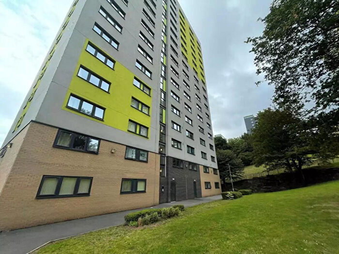 2 Bedroom Flat To Rent In Oatland Court, Leeds, LS7