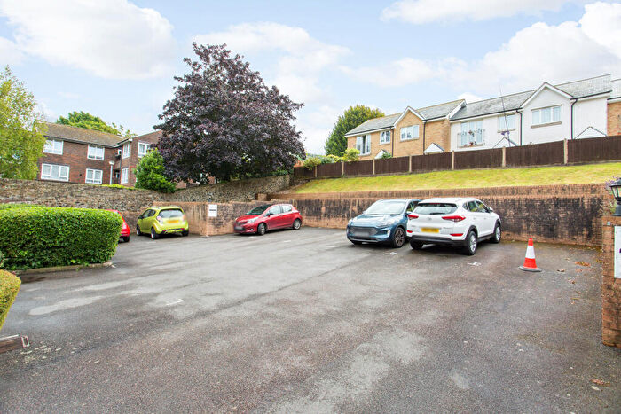 1 Bedroom Flat For Sale In Folkestone Road, Dover, CT17