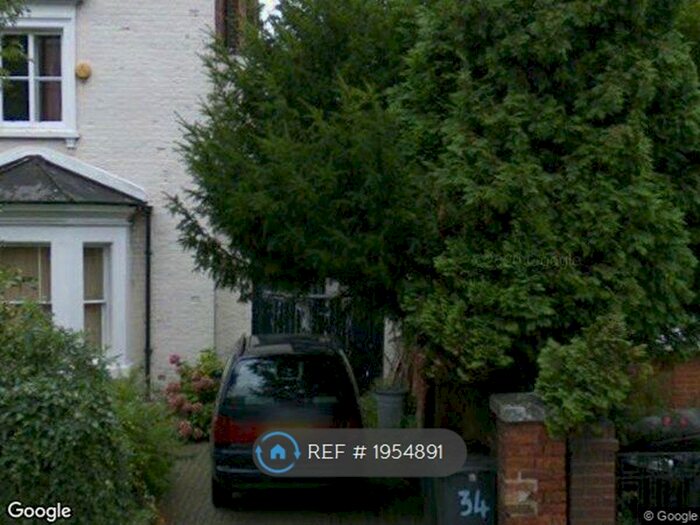 Studio To Rent In Brownlow Road, London, N11