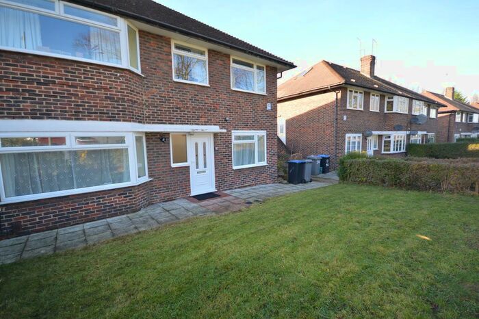 2 Bedroom Flat To Rent In The Avenue, Wembley, HA9