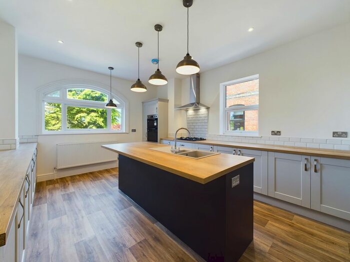 5 Bedroom Property To Rent In Barnwood Road, Longlevens, Gloucester, GL2