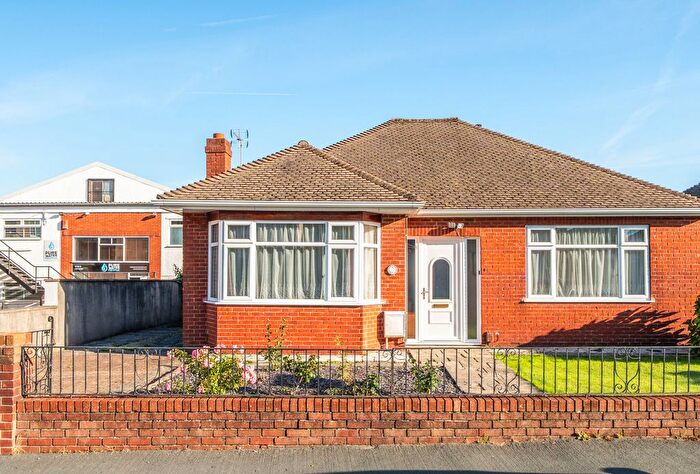 3 Bedroom Bungalow For Sale In Midland Road, Staple Hill, Bristol, BS16