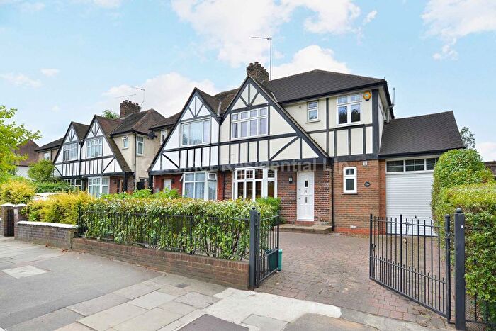 4 Bedroom Semi-Detached House To Rent In Argyle Road, London, W13