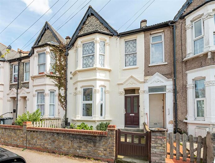 2 Bedroom Flat For Sale In Goodall Road, Leytonstone, E11