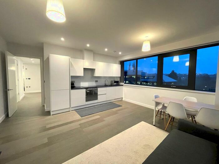 2 Bedroom Apartment To Rent In Everard Close, St. Albans, AL1