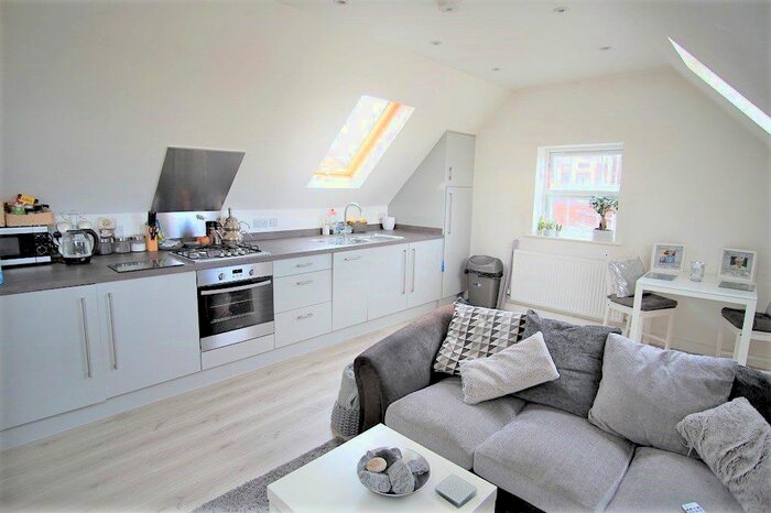 1 Bedroom Flat To Rent In Wycliffe Close, Cheshunt, Waltham Cross, EN8