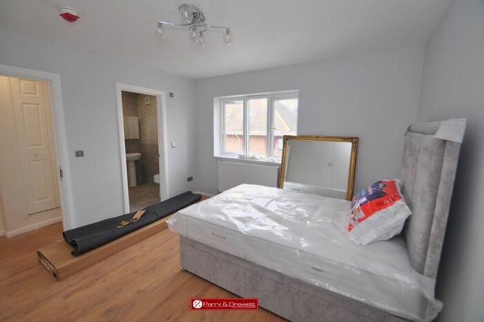 1 Bedroom Flat To Rent In West Barnes Lane, New Malden, KT3