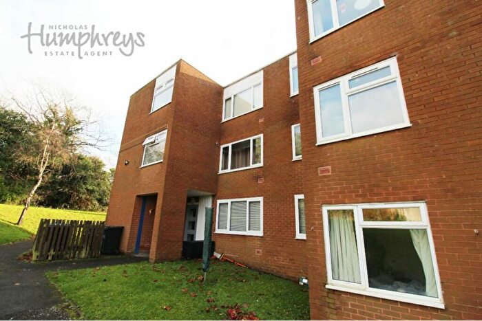 2 Bedroom Flat To Rent In Albany Court, Halesowen, B62
