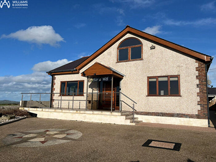 3 Bedroom Bungalow For Sale In Carmel, Llannerch-Y-Medd, Anglesey, LL71