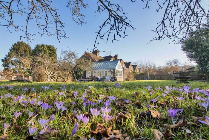 3 Bedroom Semi-Detached House For Sale In Bloomfield Terrace, Westerham, TN16