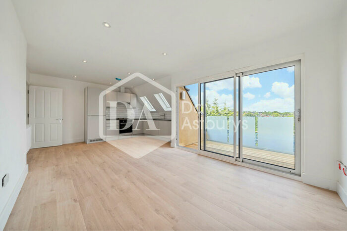 2 Bedroom Apartment To Rent In Palmerston Road, Bounds Green, London, N22